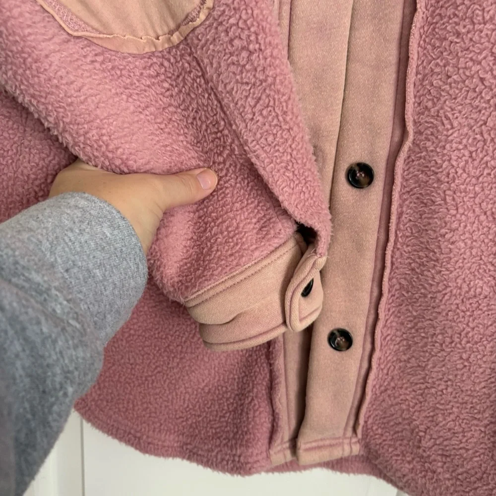 Chelsea & Violet Women’s Pink Heavy Button Down Double Pocket Sherpa Shacket - L - Picture 4 of 8